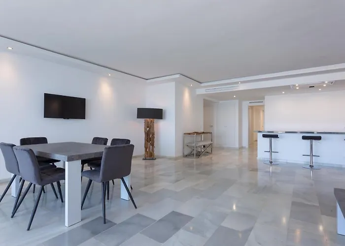 B51 Executive Flats ماربيا