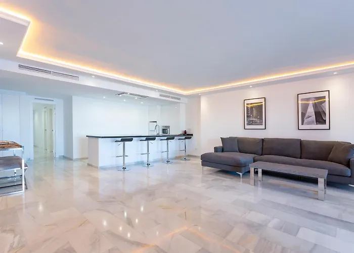 B51 Executive Flats 4* ماربيا