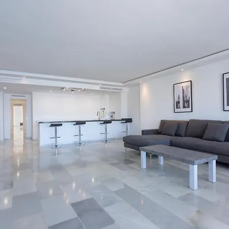 Apartahotel B51 Executive Flats 4*