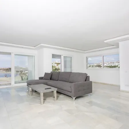 B51 Executive Flats Aparthotel