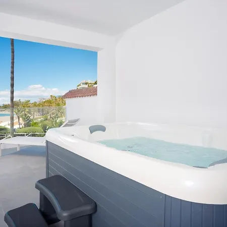 B51 Executive Flats Apart Otel 4*